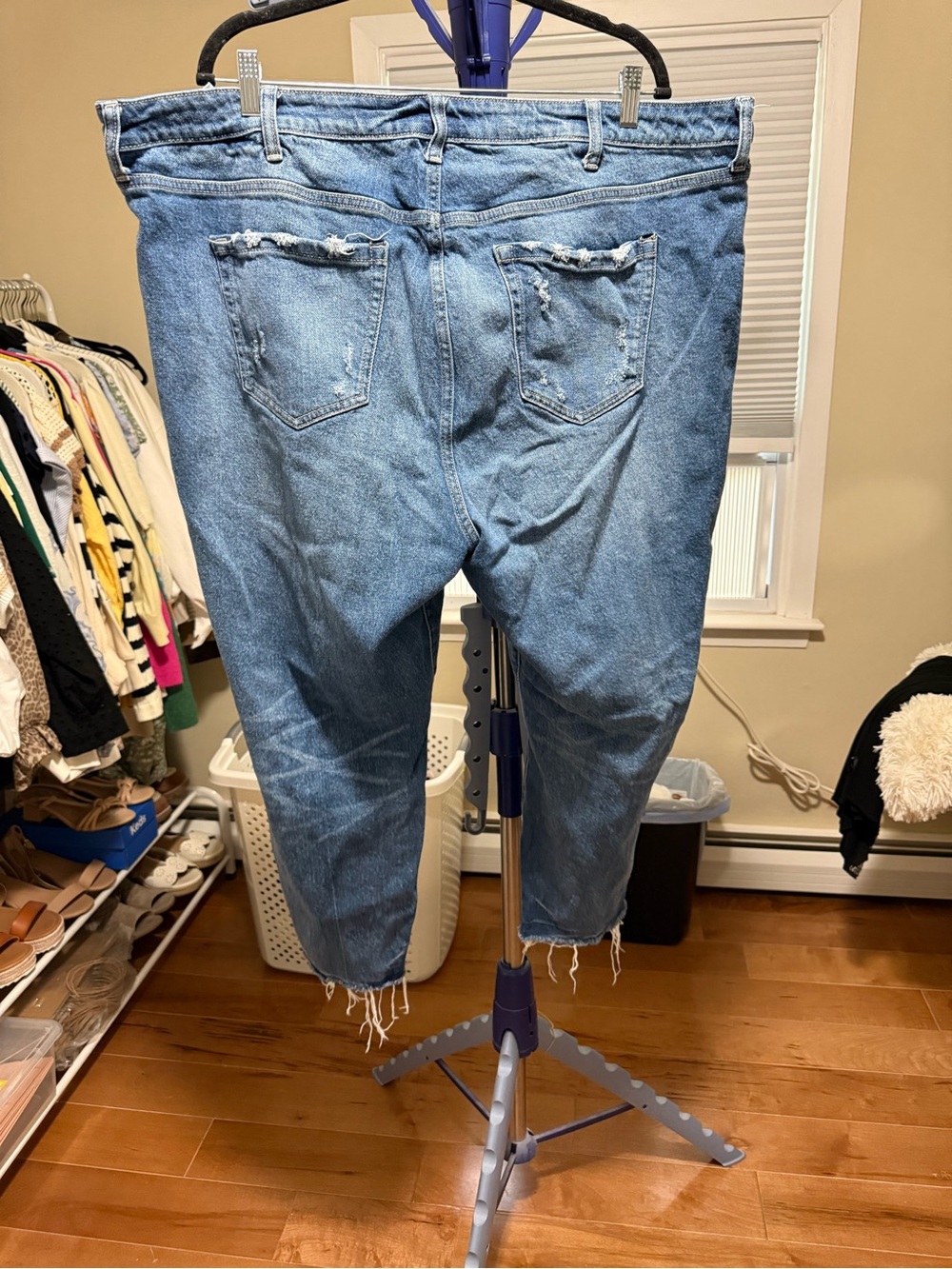 EUC Torrid Size 24R: High-Rise Mom Straight Distressed Jeans - Blue - Picture 8 of 9